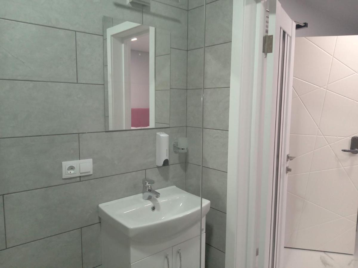39 Apart Hotel Лвив Екстериор снимка