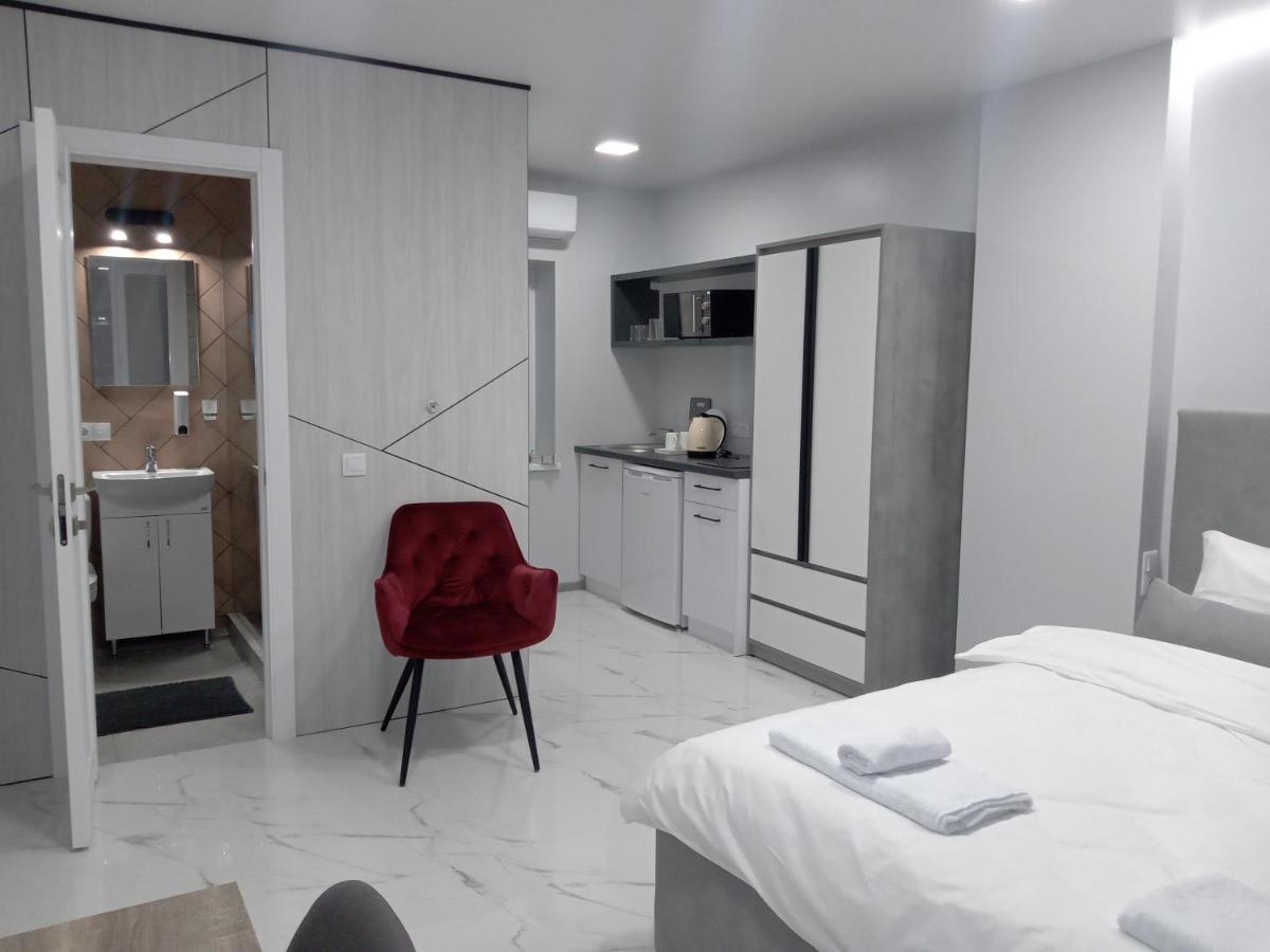 39 Apart Hotel Лвив Екстериор снимка